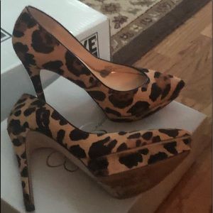 Jessica Simpson leopard pump
